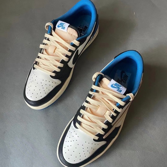 Air Jordan 1 low X Fragment design X Travis Scott - Picture 7 of 7